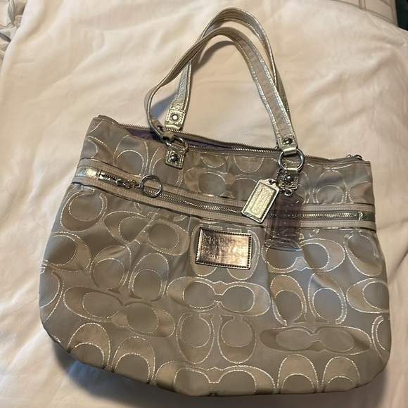 Coach Silver Jacquard. 205 - Picture 4 of 17